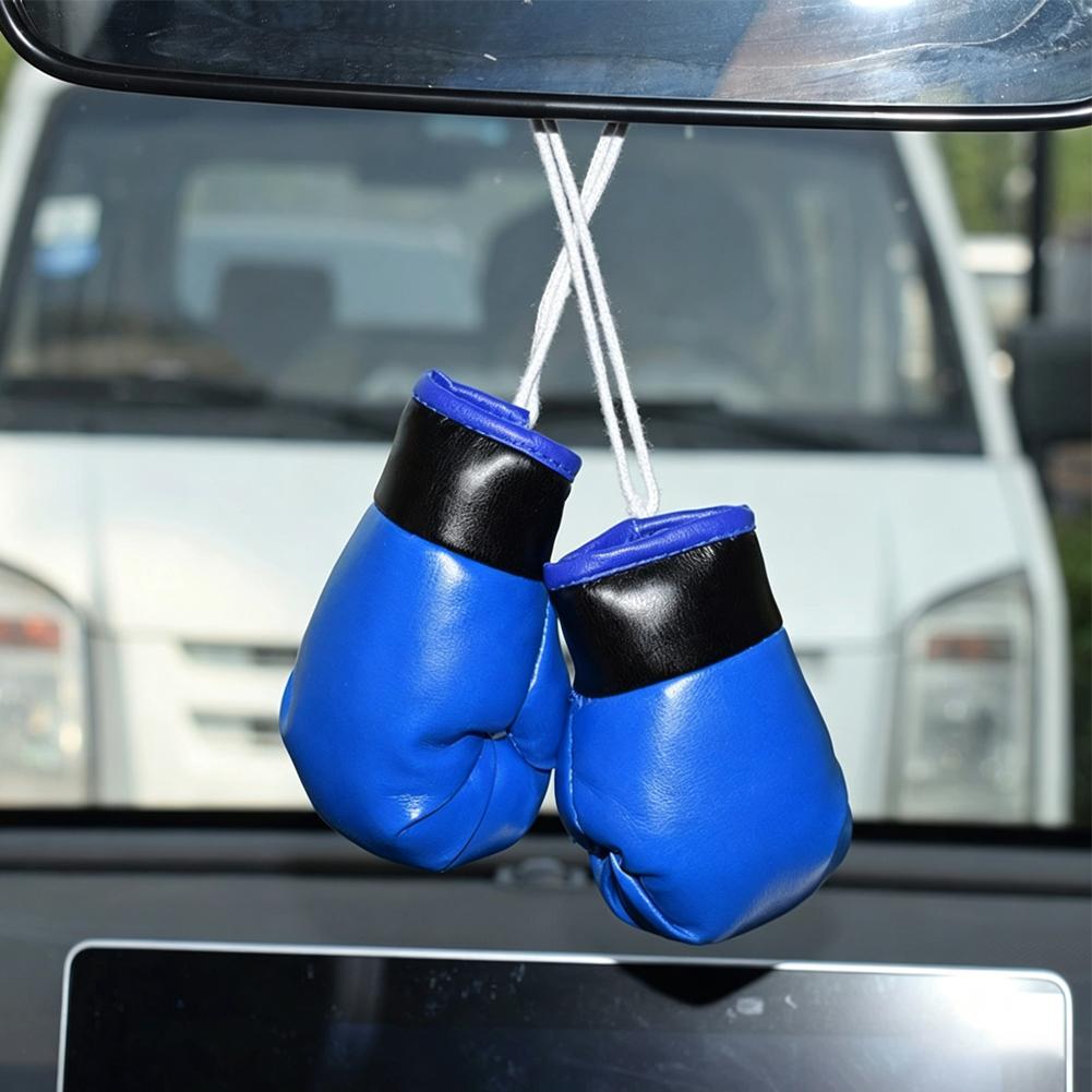 قفازات ملاكمة صغيرة معلقة على  - مراجعة Leather Driving Glove وسعره