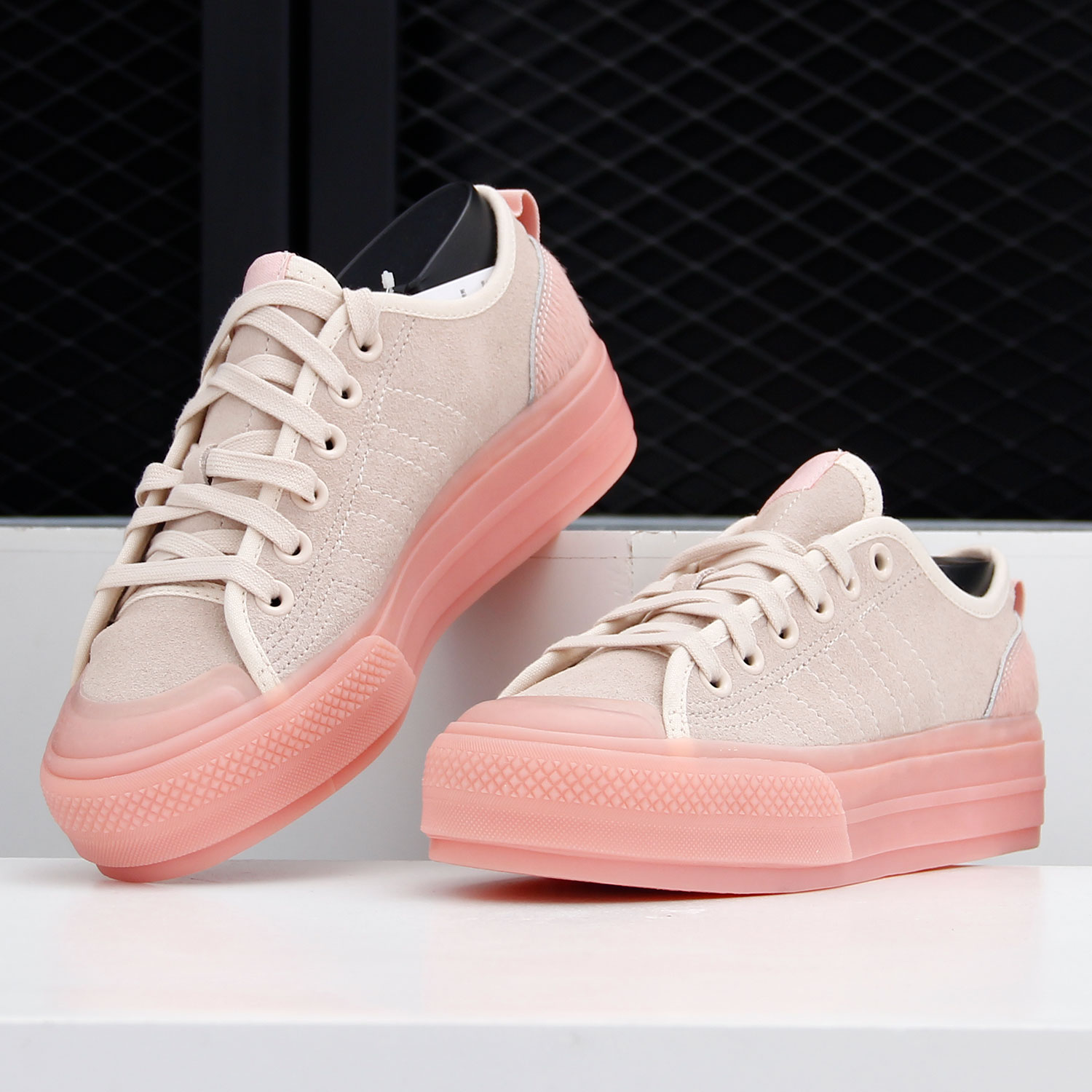 حذاء كاجوال نسائي من Adidas Ge - مراجعة Adidas Shoes Samba وسعره